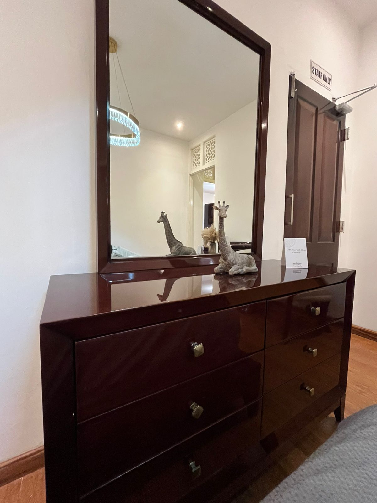 Ceder Dresser With Mirror