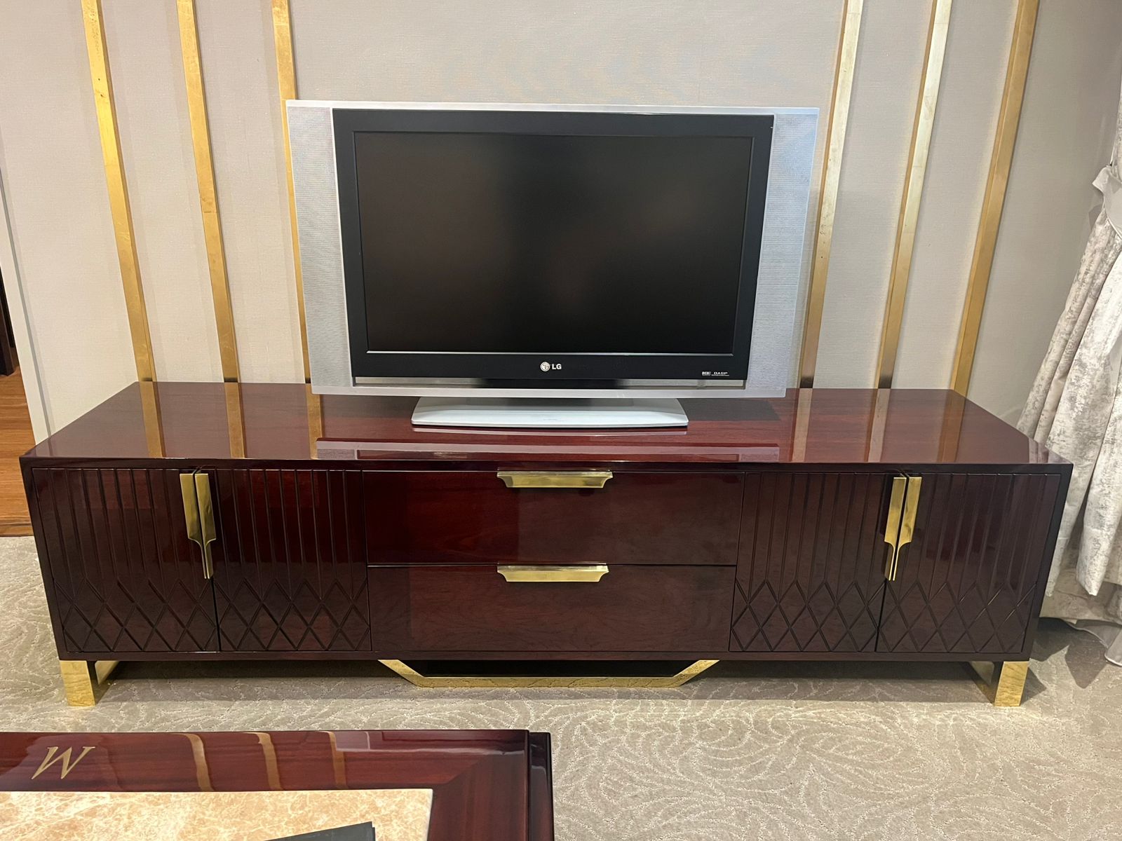 Staten TV Unit